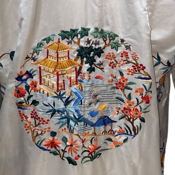 ESME white/black/multi Silk/Rayon Vintage opera coat.Handmade. Size Large. - Picture 4 of 14